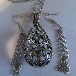 5 older Paparazzi necklace and earring sets